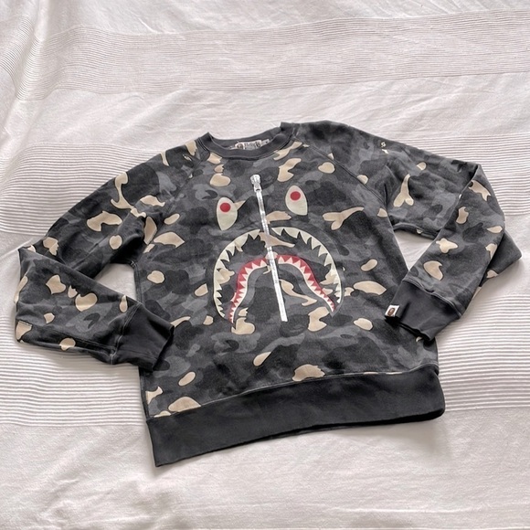 Bape Tiger Shark Glow In The Dark Crewneck Sweatshirt Size Medium - Picture 1 of 9
